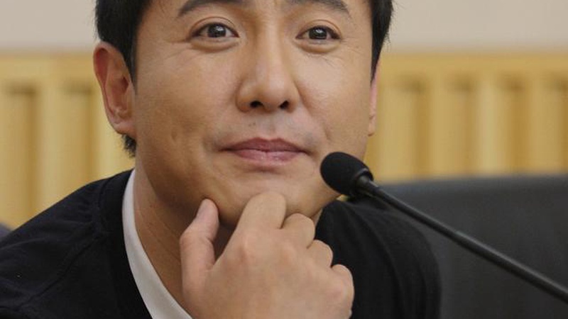 沈腾吴京微博之夜即兴互动神还原公园大爷围观名场面